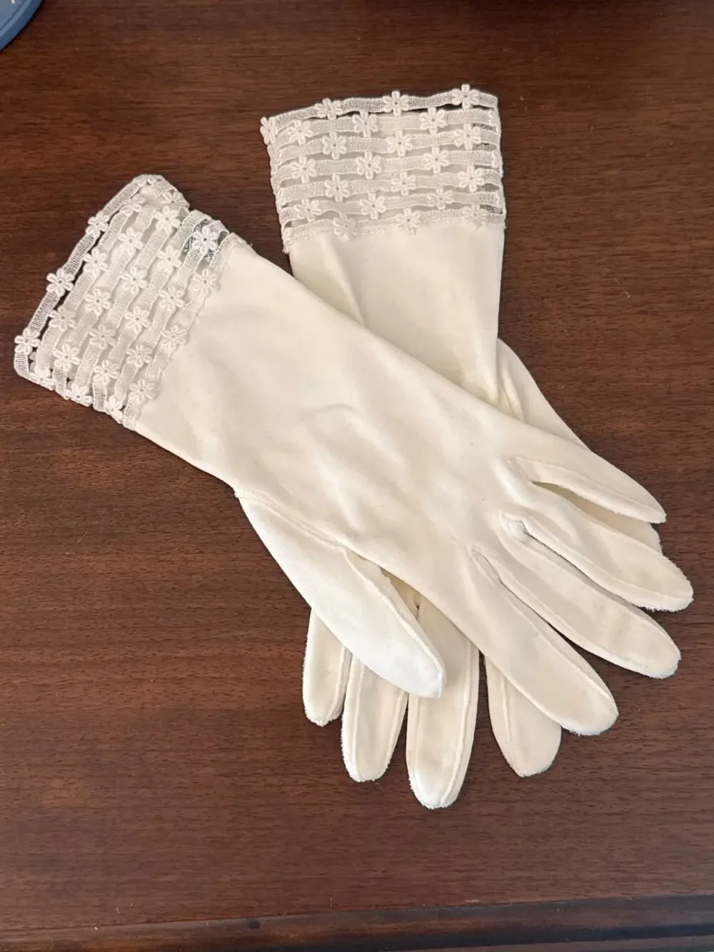 Vintage 1950s 1960s Viola Weinberger White Lace Cotton Gloves Size 6.5 Wedding